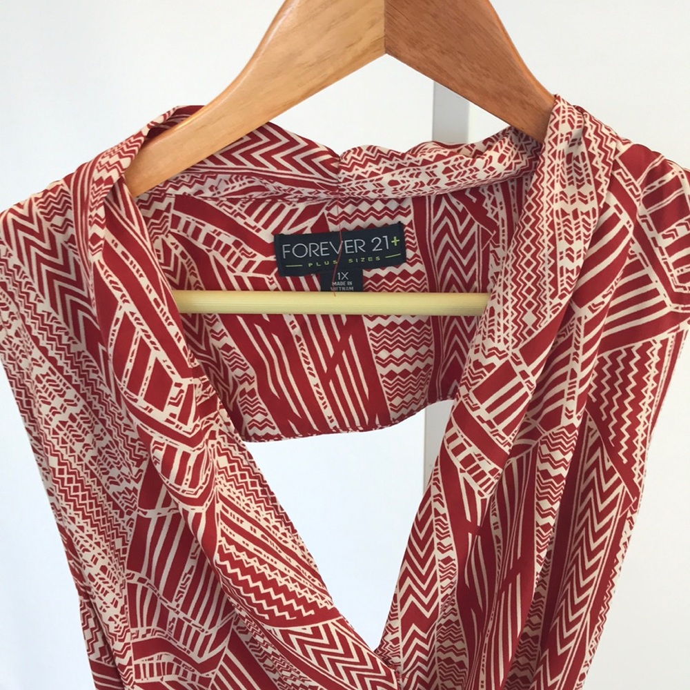 Red cut out dress. - Picture 4 of 7